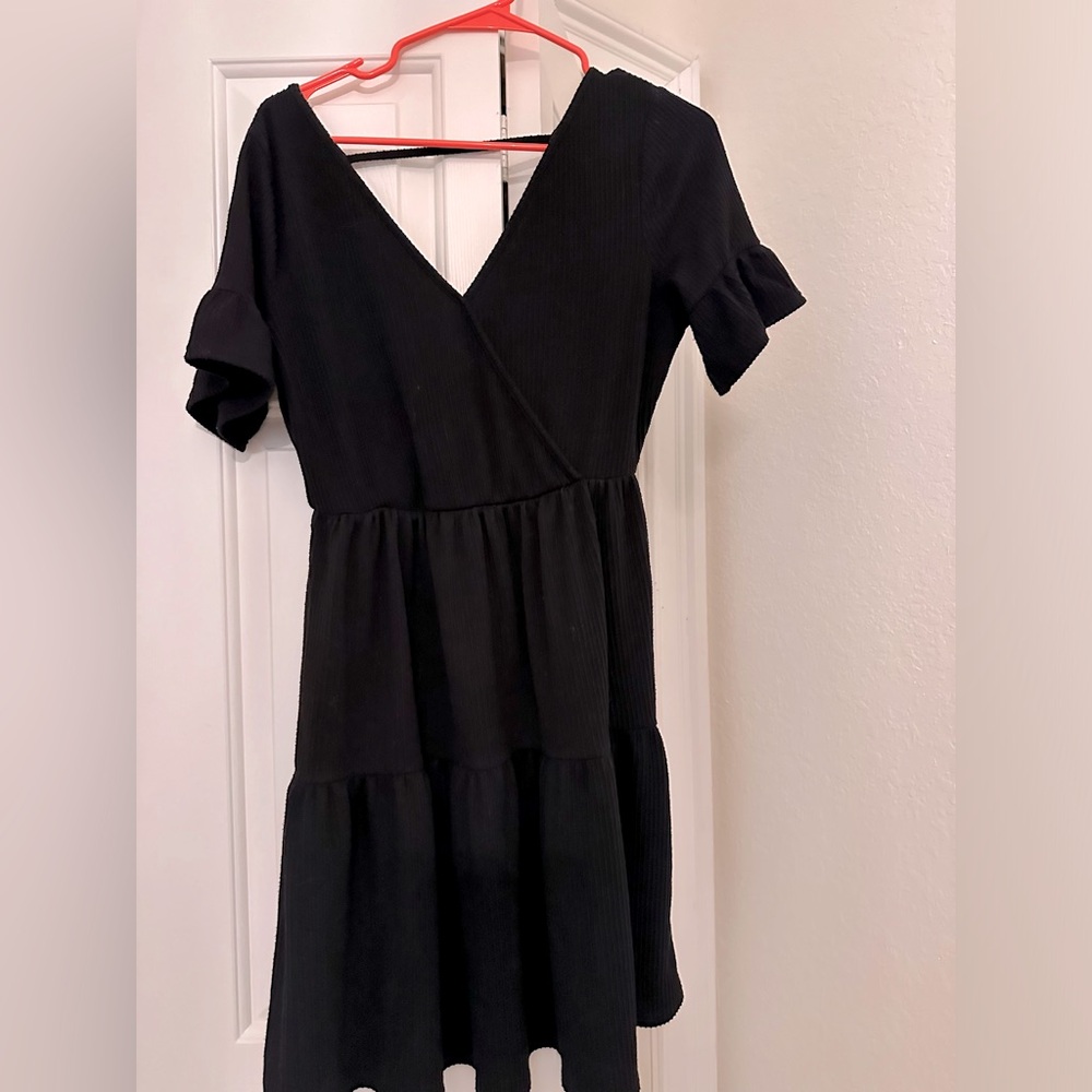 SIMPLE BLACK DRESS